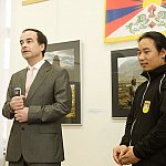 Starosta města a Tibeťan Tashi zahajují výstavu